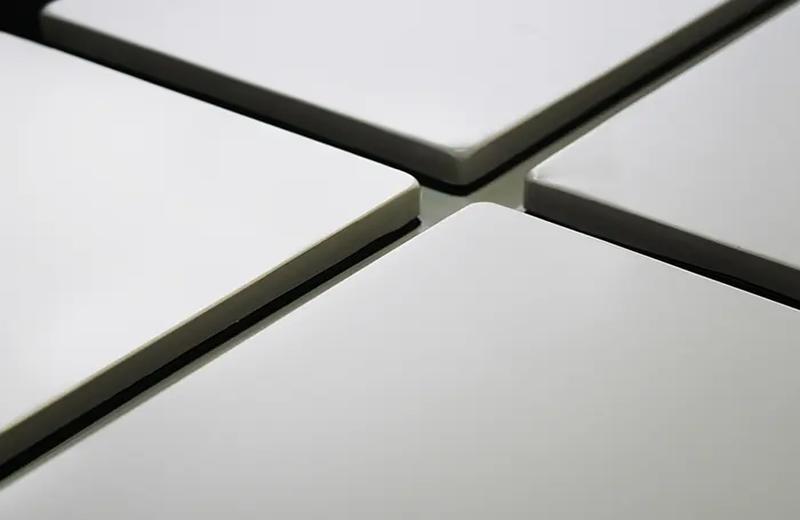 مزايا ألواح الكسوة الكاسيت: مستقبل البناء الخارجي