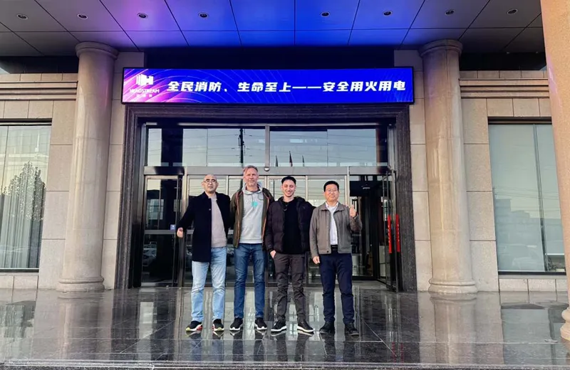 مرحبًا بعملائنا من جميع أنحاء العالم لزيارة مصنعنا